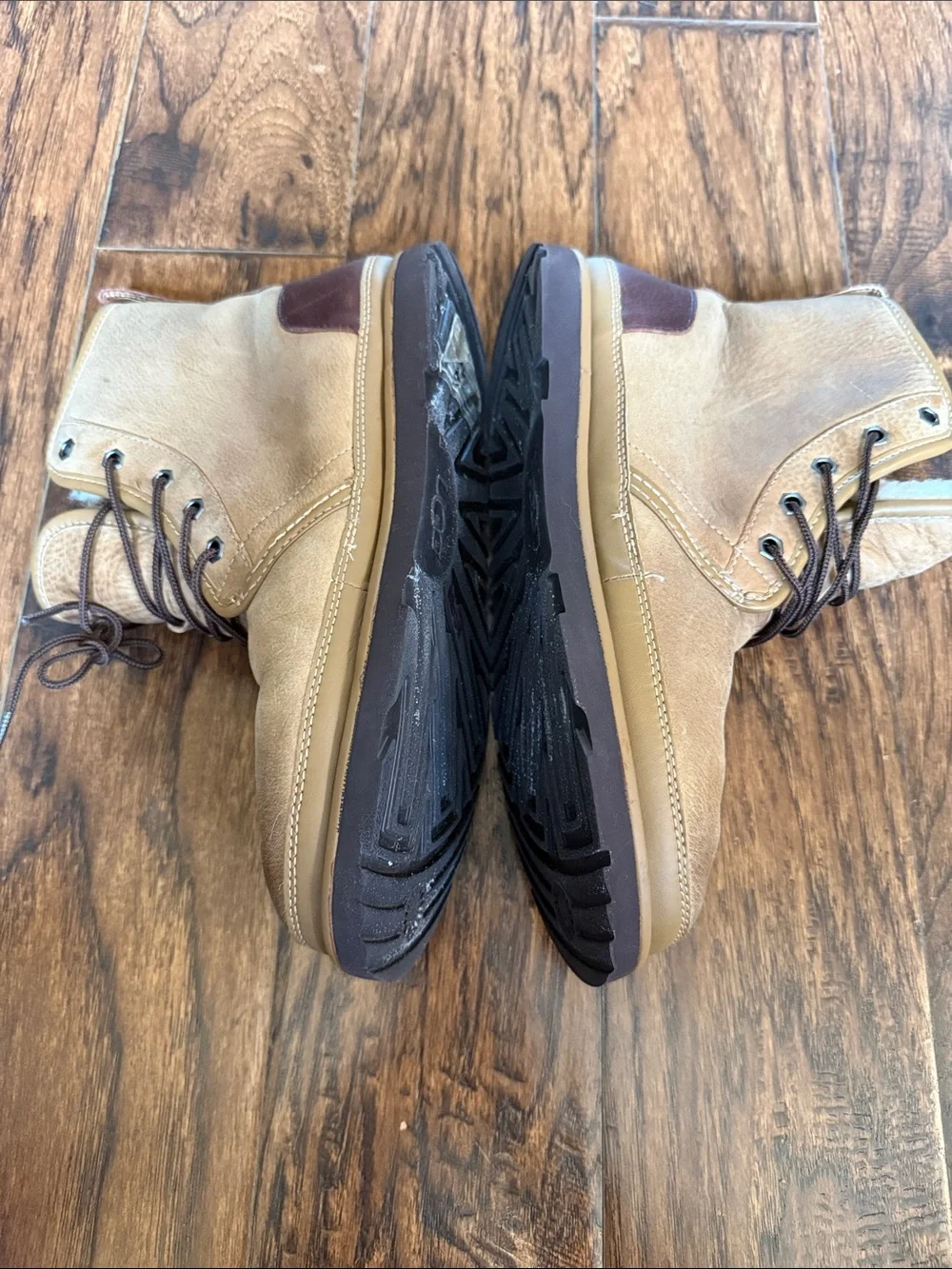 UGG Men's HarkleyWaterproof Leather Desert Tan Winter Boots, size 9